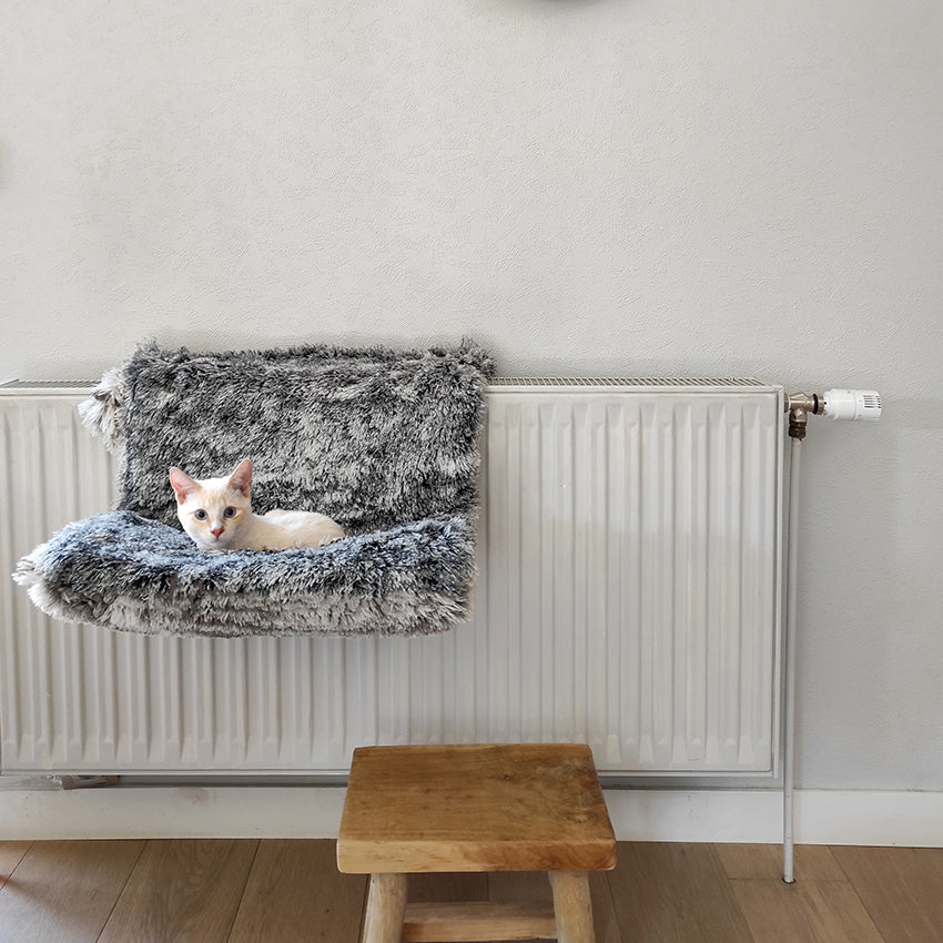 croci-bobby-poilu-couffin-chat-radiateur-beige image 1
